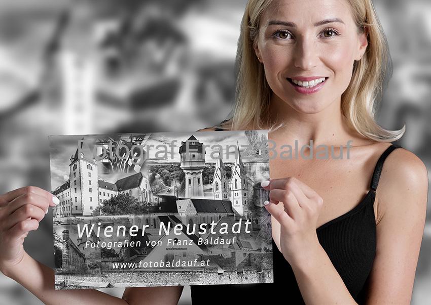 "WIENER NEUSTADT" fotografiert von Franz Baldauf 3 Frau mit Wiener Neustadt Dauer-Bild-Kalender